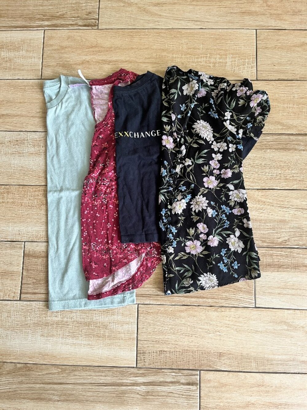 Womens Bundle of 4 Tops - XS
